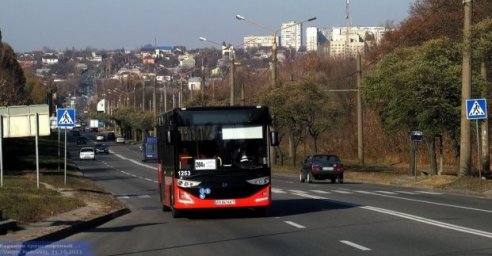 
В Харькове три автобуса изменят маршруты движения
