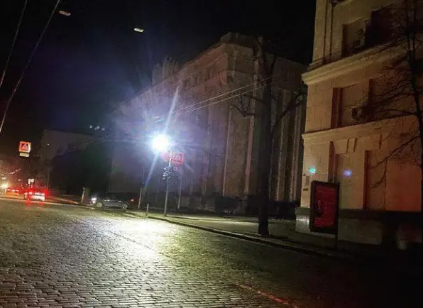 
В Харькове возобновляют уличное освещение
