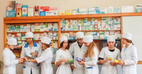 Игорь Терехов поздравил фармацевтический колледж с 75-летием