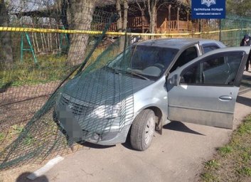 ДТП: пьяная ночь на дорогах и снесенный забор (ФОТО)