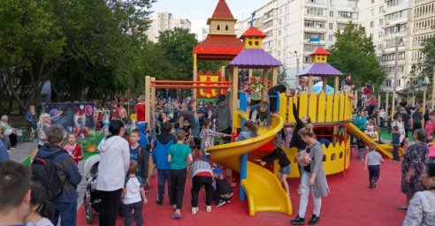 В городе открыли еще одну зону отдыха, где смогут играть дети с инвалидностью