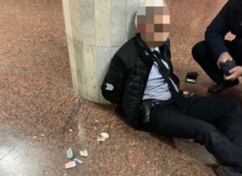 Полицейский, «в угаре» обстрелявший коллег на станции метро Научная, - отпущен из СИЗО