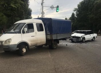 ДТП: на повороте Газель столкнулась с ВАЗом
