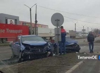 ФОТО: В Харькове столкнулись Chevrole и ВАЗ (ГУ НП)