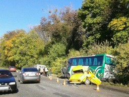 Жуткое ДТП со смертельным исходом: под Харьковом легковушка влетела в рейсовый автобус (ФОТО)