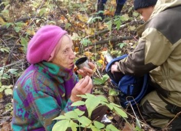 На Харьковщине разыскали пенсионерку, которая без верхней одежды несколько дней блуждала в лесу (ГУ 