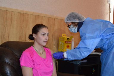 Сборная Украины по синхронному плаванию получила бустерную дозу вакцины от СОVID-19