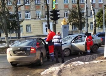 ДТП на Лесопарковой: пострадавшие есть с обоих сторон (ФОТО)