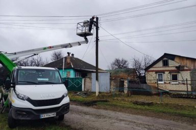 
У селі Коробочкине Чугуївського району частково відновили світло
