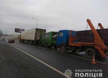 Тройное ДТП: в дедушку на французе крепко врезались сзади
(ГУНП)