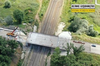 На Песочинском мосту ведутся работы по монтажу балок и устройству монолитной железобетонной плиты