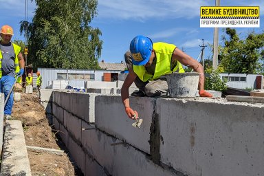 На строительстве ФОКа в Люботине готовятся к заливке плиты-пола