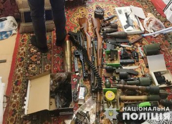 Полицейские изъяли у &laquo;черного археолога&raquo; арсенал оружия времен Второй мировой