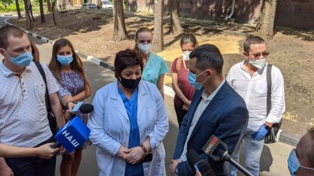 Работать с ковид-больными в чернобыльской больнице пришли анестезиологи и интерны