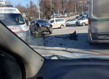 Жесткое ДТП: легковушка конкретно пострадала (ФОТО)