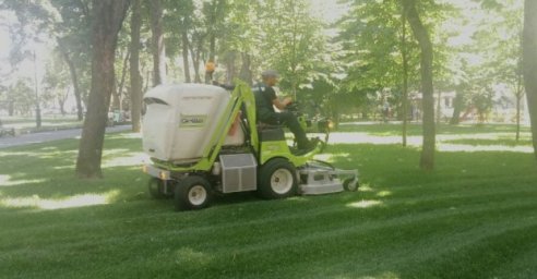 &laquo;Харьковзеленстрой&raquo; приобрел газонокосилки для сада Шевченко