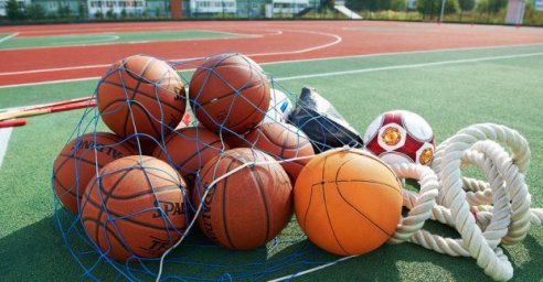 В школах Харькова продолжается реконструкция спортивных стадионов