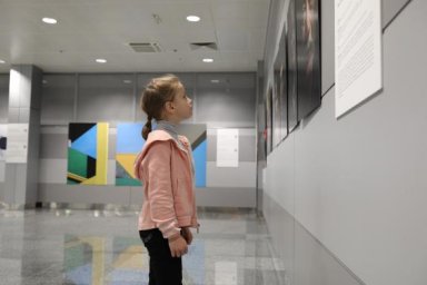 Безбарьерность в фотографиях: Фотовыставка «Не|видимая жизнь» теперь экспонируется в аэропорту «Бори