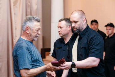 Олег Синегубов передал государственные награды семьям погибших полицейских Харьковщины