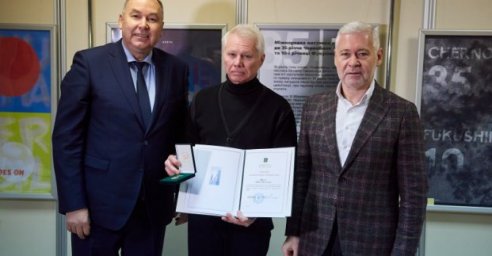 Городской голова вручил награды чернобыльцам