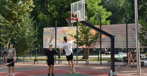 В районах Харькова отпраздновали День молодежи