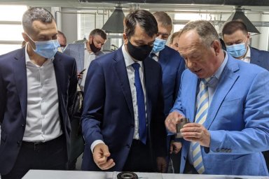 Дмитрий Разумков и Алексей Кучер посетили АО &laquo;ФЭД&raquo;