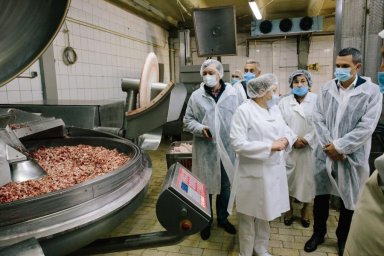 Председатель ХОГА ознакомился с работой Харьковского мясокомбината
