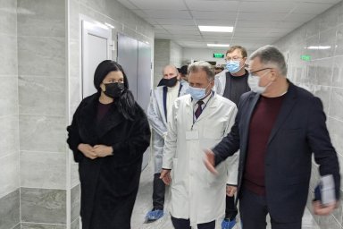 Айна Тимчук ознакомилась с ходом ремонтов в приемных отделениях больниц Богодуховского района