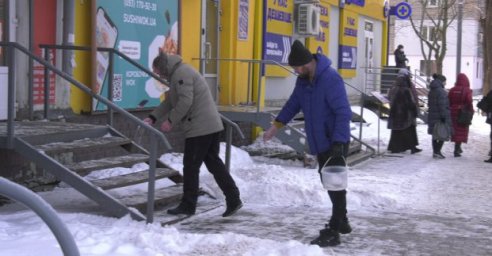В Харькове проверяют, как предприниматели убирают территорию возле своих магазинов