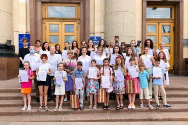 На Харьковщине наградили победителей конкурса детского рисунка «Мир и я»