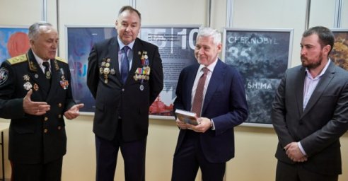 Игорь Терехов встретился с харьковскими чернобыльцами и вручил им награды