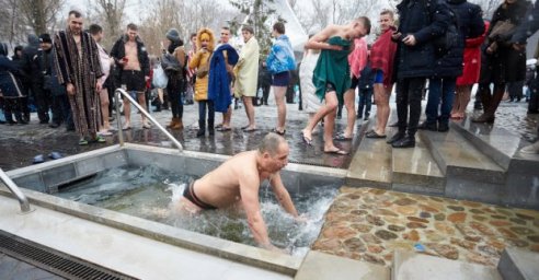 Харьковчан призывают соблюдать противоэпидемические правила во время крещенского купания