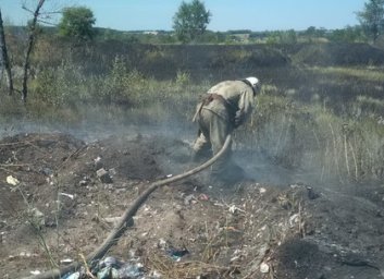 Спасатели продолжают тушить пожары на открытых территориях (ФОТО)