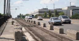 На Коммунальном мосту временно меняется схема движения транспорта