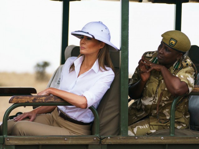 Меланию Трамп упрекнули за неуместный в Африке наряд (ФОТО)