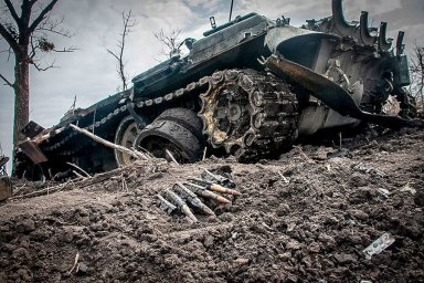ВСУ под Изюмом уничтожили вражеский вертолет и танки