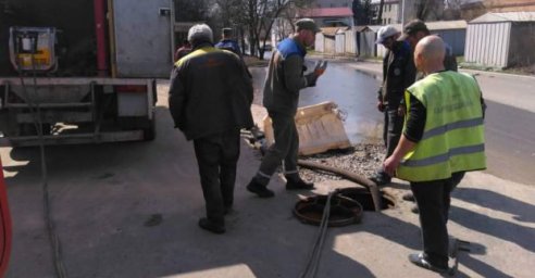 В Харькове восстанавливают поврежденные водоводы