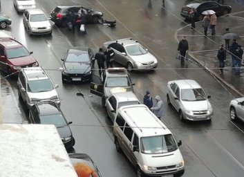 ДТП: в центре города - столкнулись три машины (ФОТО)