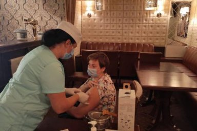 Для трудовых коллективов области создают дополнительные условия для вакцинации