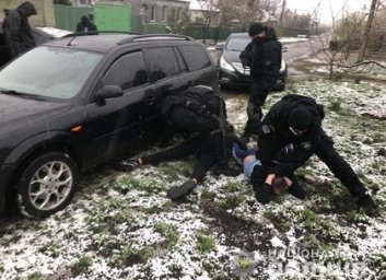 Воришки обчищали дома под Харьковом: преступники пойманы копами (ФОТО)
