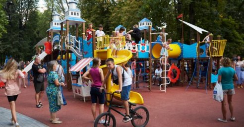 Завершилась реконструкция парка на бульваре Юрьева