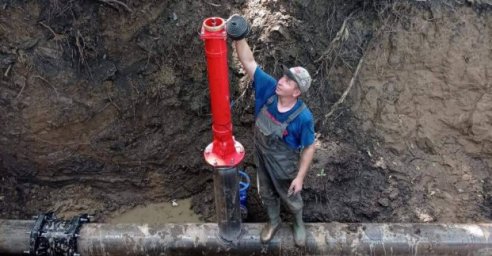 На Салтовке продолжают восстанавливать сети водоснабжения