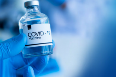 98,3% пожилых людей, умерших от COVID-19, были невакцинированными – Минздрав