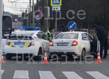 ДТП: полицейский Prius столкнулся с Geely (ФОТО)