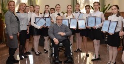 Школьники Киевского района удостоены стипендии городского головы
