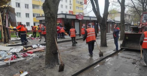 Харьков приводят в порядок после обстрелов