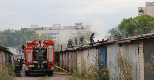 
В Харькове и области было девять пожаров из-за вражеских обстрелов
