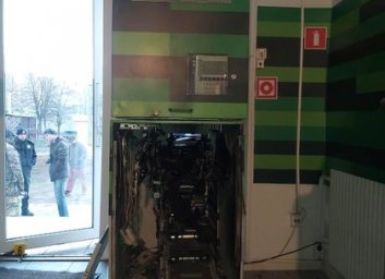 Ночной взрыв банкомата: открыто уголовное дело (ФОТО)
