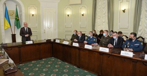 Игорь Терехов наградил военнослужащих