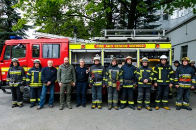 Харьковщине передали пожарную автоцистерну из Великобритании